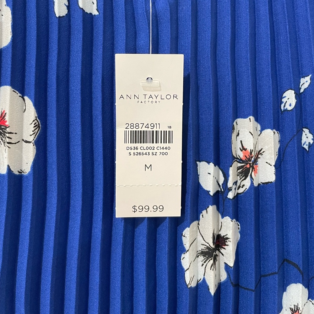 Brand New Ann Taylor Blue Flower Skirt - Picture 2 of 3